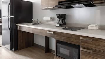 Full-size fridge, microwave, stovetop, coffee/tea maker
