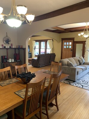 Interior - Centrally located for all your activities! (Colville)