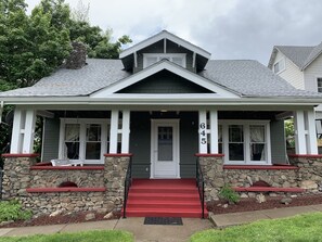 Exterior detail - Centrally located for all your activities! (Colville)