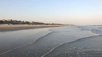In Strandnähe, Liegestühle, Strandtücher