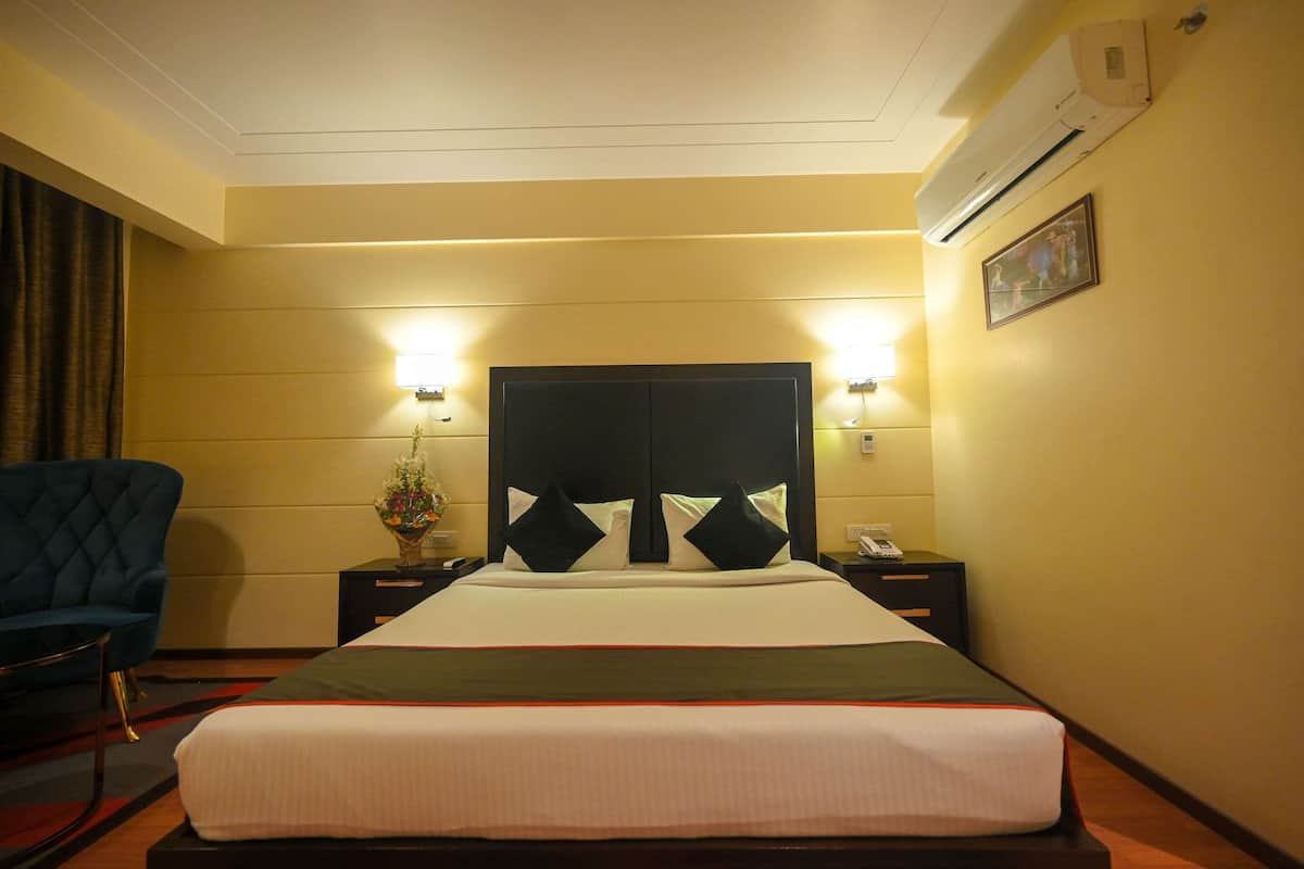 Standard Room, 1 Double Bed, Non Smoking | Premium bedding, minibar, in-room safe, desk