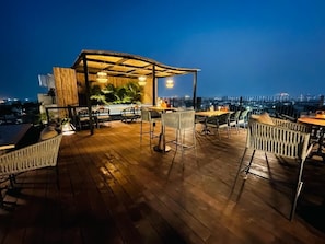 شرفة على السطح