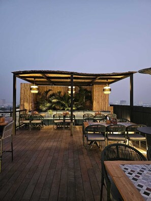 شرفة على السطح