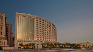 A Grand Hyatt hotel with a curved facade, large windows, and a modern design. - Grand Hyatt Alkhobar Hotel and Residences (Al Khobar)