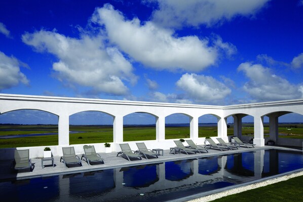 Piscina all'aperto, una piscina riscaldata