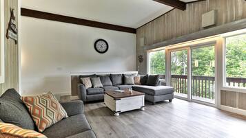 TV, fireplace, streaming services, music library
