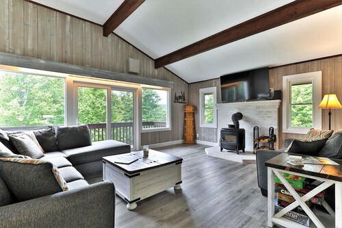 Breakaway House: 6 BR/4 BA Duplex. Hot Tub. Perfect for families! Unit A & B