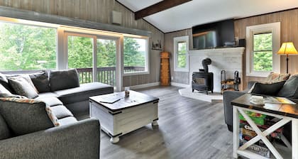 Breakaway House: 6 BR/4 BA Duplex. Hot Tub. Perfect for families! Unit A & B