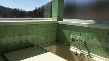 Secador de pelo y toallas