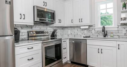 The Gertrude * 3 min walk to Downtown Mt. Dora!!