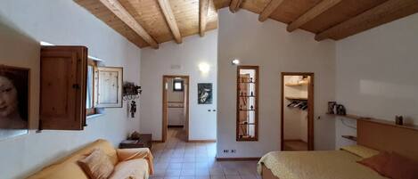 1 soverom, strykejern/-brett, wi-fi (inkludert) og sengetøy