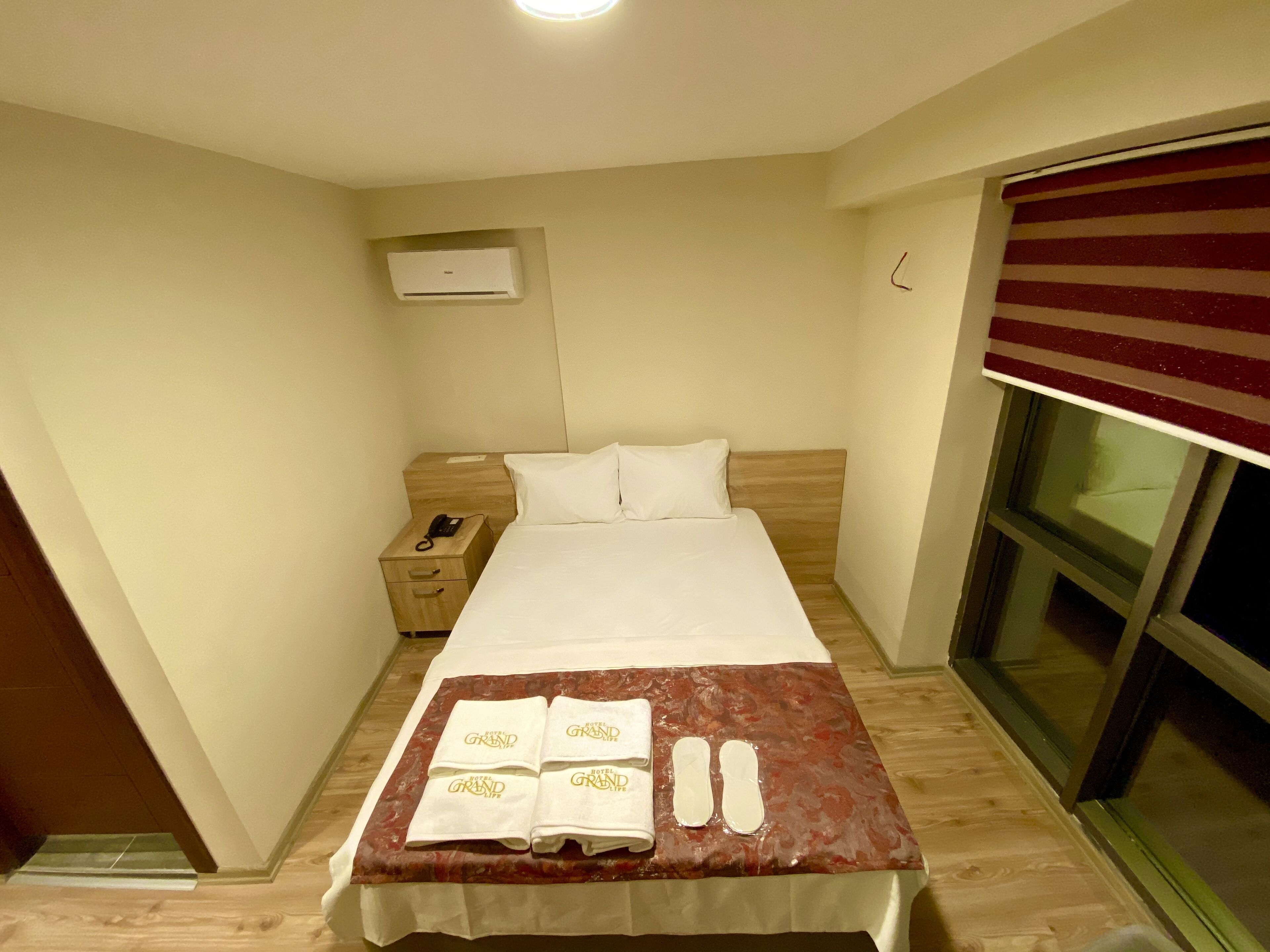 Individually furnished, desk, soundproofing, free WiFi