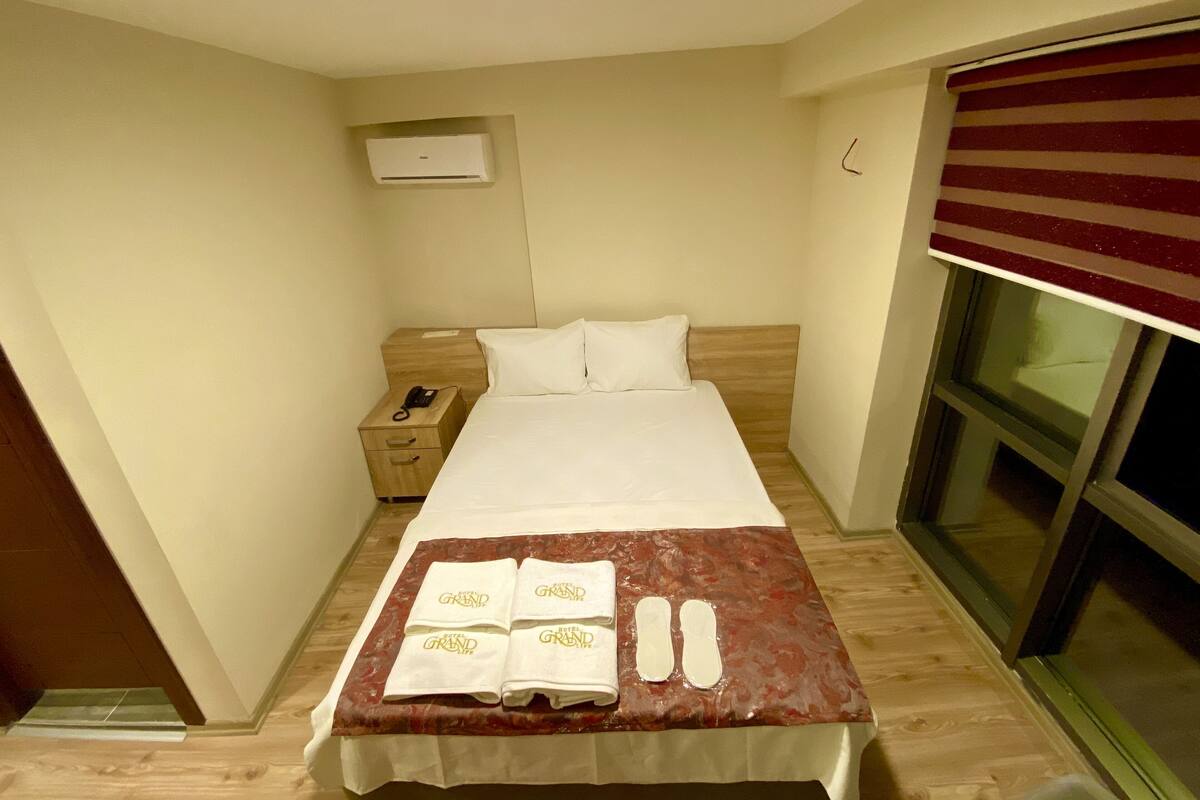 Individually furnished, desk, soundproofing, free WiFi