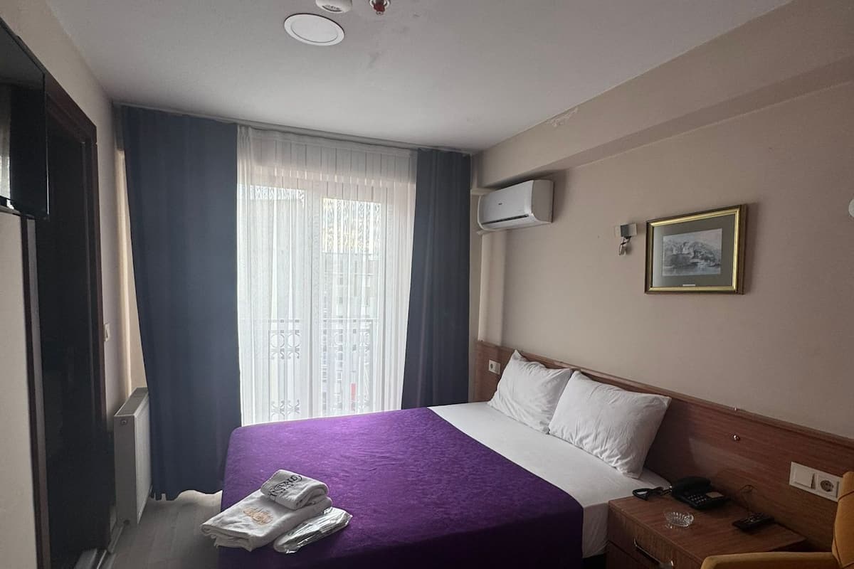 1 bedroom, individually furnished, desk, free WiFi