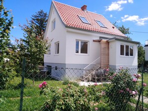 Exterior - Green oasis in Vienna - whole house floor with garden+bikes (Wien)
