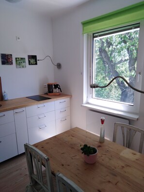 Dining - Green oasis in Vienna - whole house floor with garden+bikes (Wien)