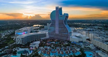 Luxury 7BR Villa Vizcaya Heated Pool Sauna Gym