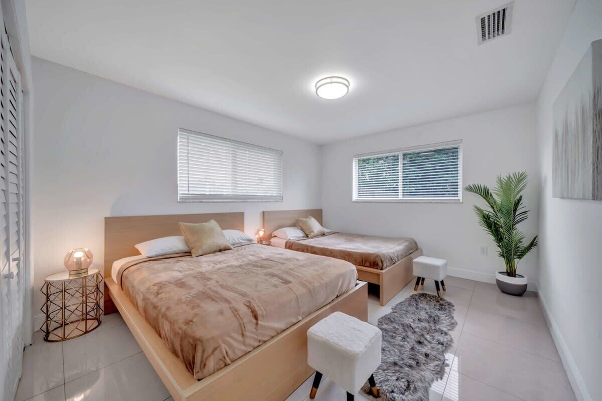 7 chambres, fer et planche à repasser, Wi-Fi, draps fournis