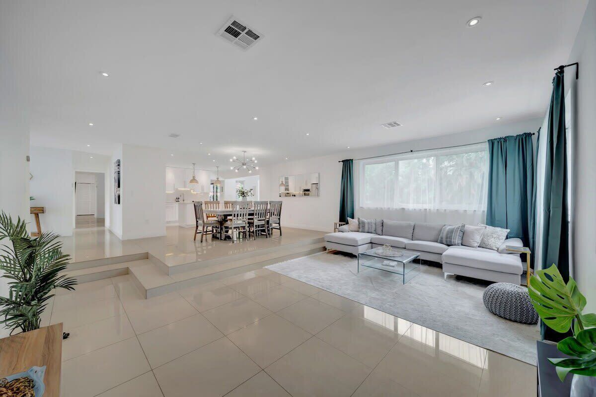 TV, fireplace, Netflix, Hulu