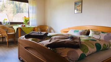 2 bedrooms, iron/ironing board, travel cot, free WiFi