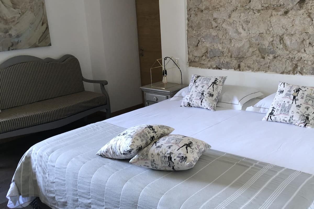 Romantic Double Room, Private Bathroom, Sea View (U Campanile)