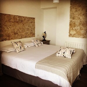 Romantic House, Ensuite, Valley View (- De Charme)