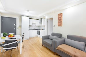 Apartemen Basic, kamar mandi pribadi (6) | Dapur bersama