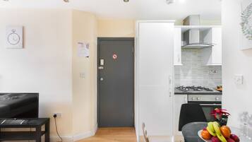 Phòng 4, phòng tắm riêng | Khu sảnh