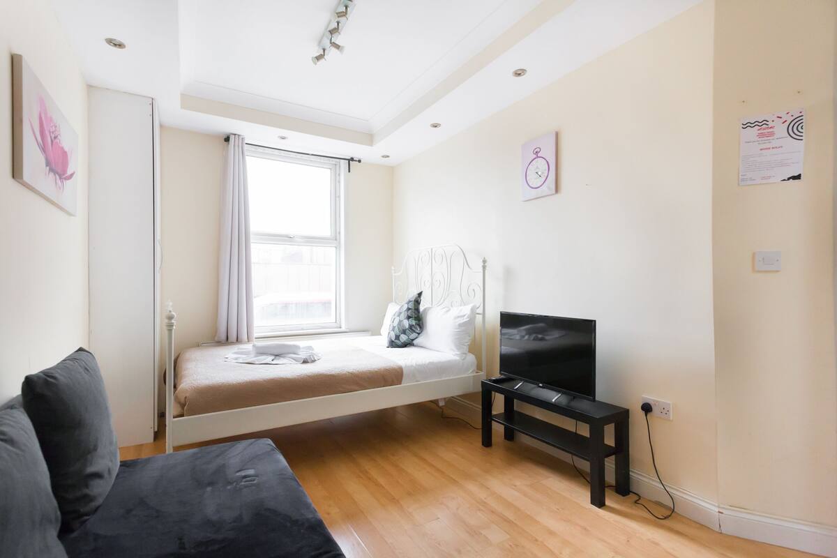 4 人部屋 専用バスルーム