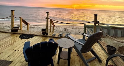 𝑩𝑨𝒀 𝑺𝑰𝑫𝑬 𝑹𝑬𝑻𝑹𝑬𝑨𝑻, ON THE SANDS OF THE 𝐂𝐇𝐄𝐒𝐀𝐏𝐄𝐀𝐊𝐄 𝐁𝐀𝐘