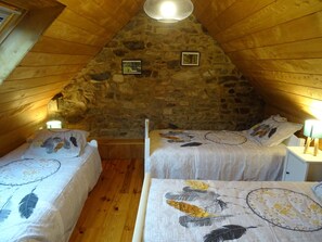 2 bedrooms, iron/ironing board, travel cot, free WiFi