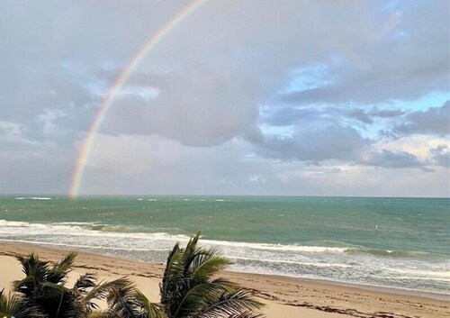 Gorgeous studio steps from the sand 