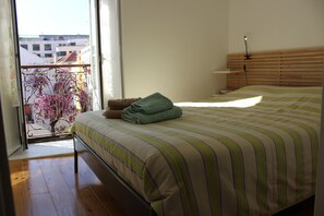 1 chambre, fer et planche à repasser, Wi-Fi, literie fournie