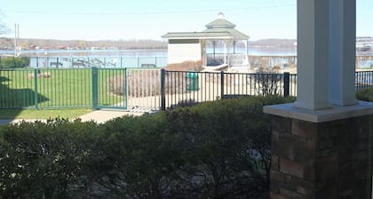 Beautiful Bemus Bay condominium with Chautauqua Lake access and views