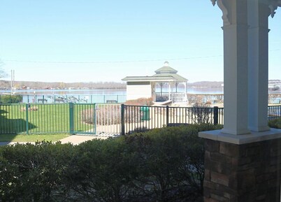 Beautiful Bemus Bay condominium with Chautauqua Lake access and views