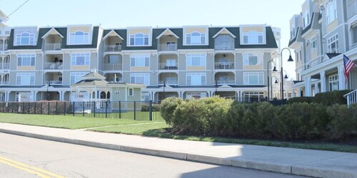 Beautiful Bemus Bay condominium with Chautauqua Lake access and views