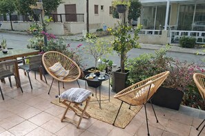 Terrace/patio - La Veranda Hotel (Larnaca)