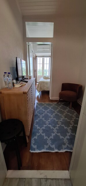 1 bedroom, desk, iron/ironing board, free WiFi
