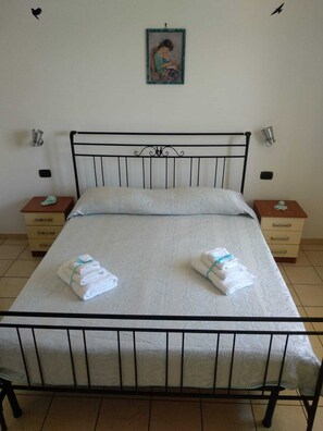 1 chambre, fer et planche à repasser, lit parapluie, Wi-Fi gratuit