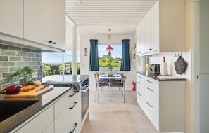 Fridge, oven, dishwasher, coffee/tea maker - Beautiful home in Kalundborg with WiFi (Kalundborg)