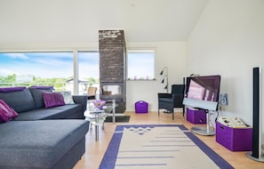 TV, fireplace, DVD player - Amazing home in Nimtofte with WiFi (Nimtofte)