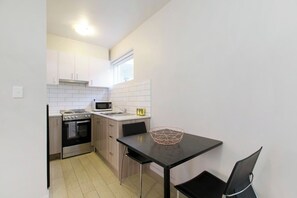 Dining - Domi Rentals - The Carlisle Apartments (Balaclava)