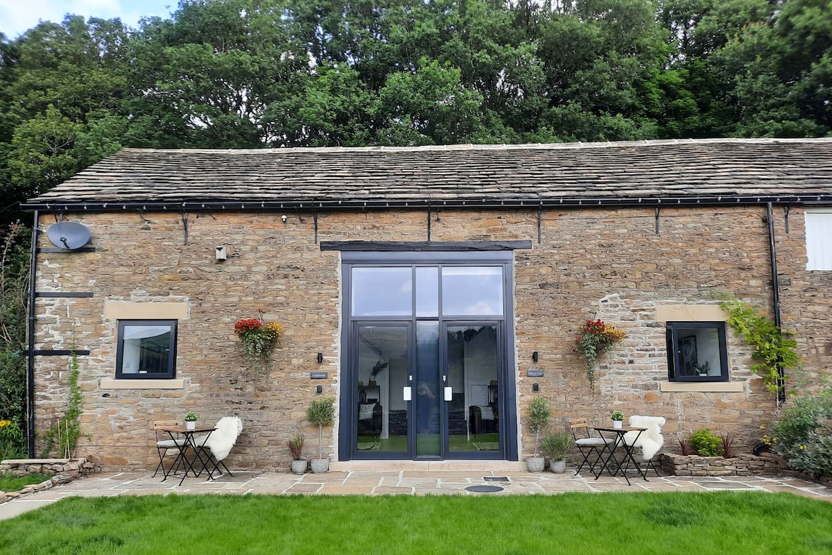 Lyxstuga - eget badrum - utsikt mot innergården | Exteriör