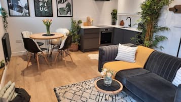 Luxury Cottage, Ensuite, Courtyard View | Interior