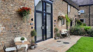 Luxury Cottage, Ensuite, Courtyard View | Exterior