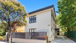 Unclassified image, 4 of 13, button - Domi Rentals - The Carlisle Apartments (Balaclava)