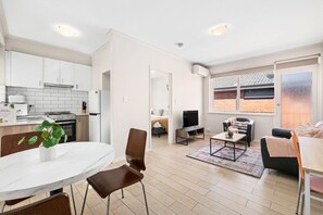Interior - Domi Rentals - The Carlisle Apartments (Balaclava)