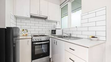 Fridge, microwave, oven, stovetop