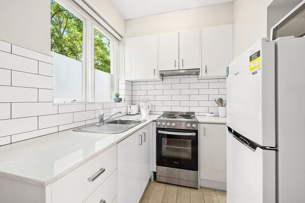 Fridge, microwave, oven, stovetop