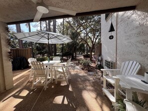 Outdoor dining - All New Sea Pines Villa Steps to the Beach and Tennis. Golf paradise  (Hilton Head Island)